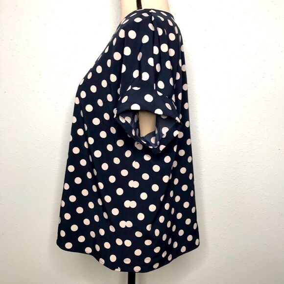 Polka Dot Shortsleeved Blouse - Picture 4 of 10